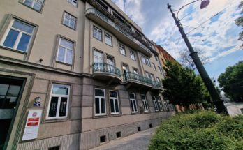 Tablica upamiętniająca Świętego Brata Alberta przy ulicy Basztowej w Krakowie