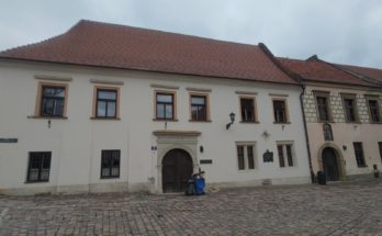 Zabytkowa kamienica Dom Jana Długosza przy ulicy Kanoniczej w Krakowie.